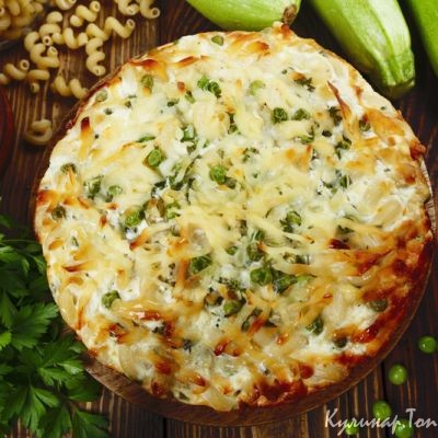 Запеканка из курицы с цукини и горошком