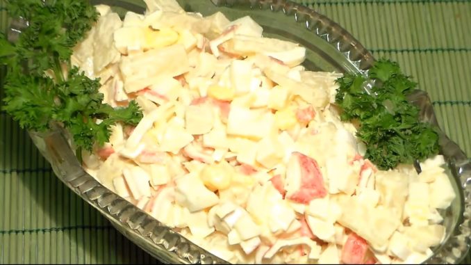 салат с ананасами Салат с ананасами и сыром