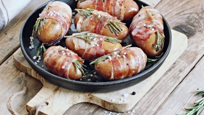Ароматный картофель с беконом и розмарином Ароматный картофель с беконом и розмарином