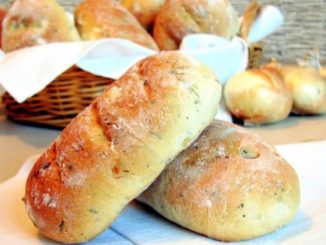 Булочки с зеленым луком и яйцами
