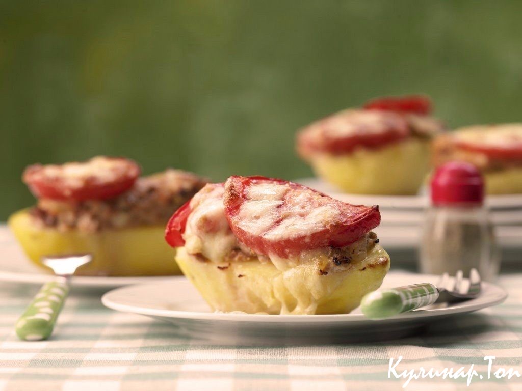 Фаршированный картофель с орехами и моцареллой