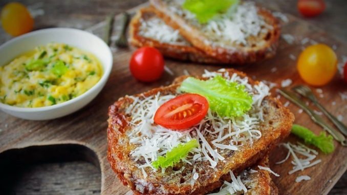 Гренки с помидорами и сыром к завтраку Гренки с помидорами и сыром к завтраку