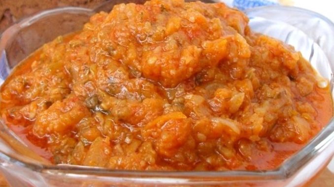 Кабачковая икра с помидорами