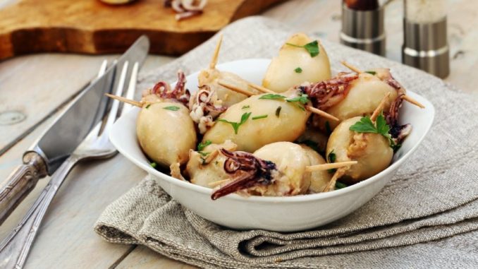Кальмары, фаршированные анчоусами Кальмары, фаршированные анчоусами