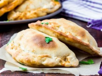 Кальцоне с ветчиной и сыром