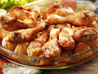 Картофель, запечённый с куриными голенями и розмарином