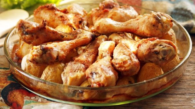 Картофель, запечённый с куриными голенями и розмарином Картофель, запечённый с куриными голенями и розмарином