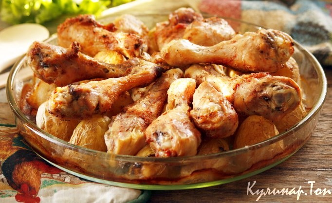 Картофель, запечённый с куриными голенями и розмарином