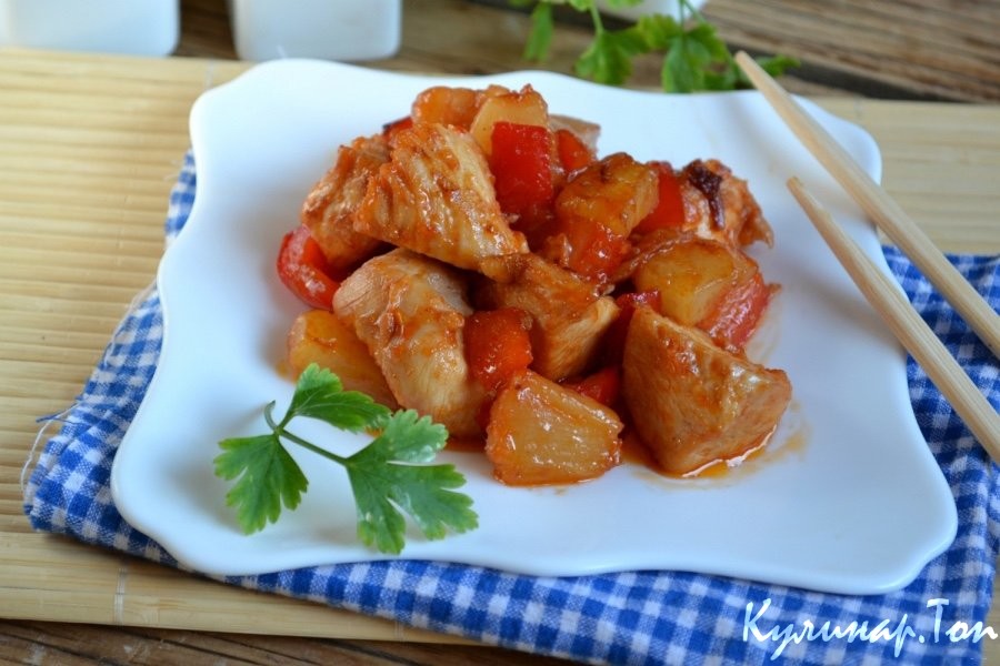 Курица в кисло-сладком соусе с ананасами