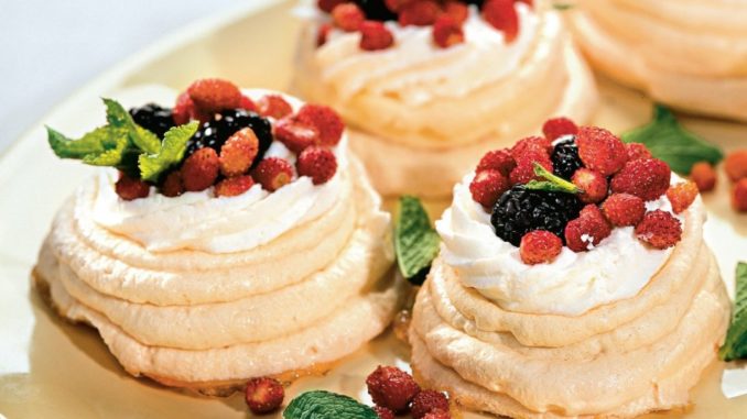 Меренги с земляникой Меренги с земляникой