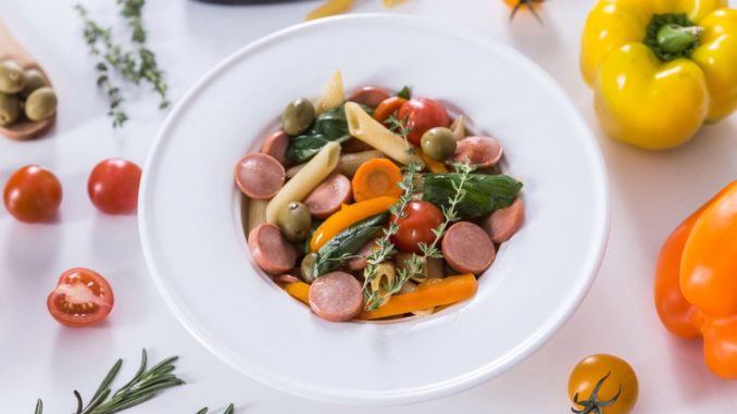 Паста с сосисками и овощами Паста с сосисками и овощами