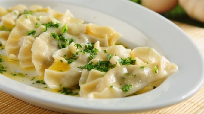 Пельмени с брынзой, картофелем, луком и грудинкой Пельмени с брынзой, картофелем, луком и грудинкой