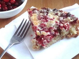 Пирог с клюквой и нектаринами