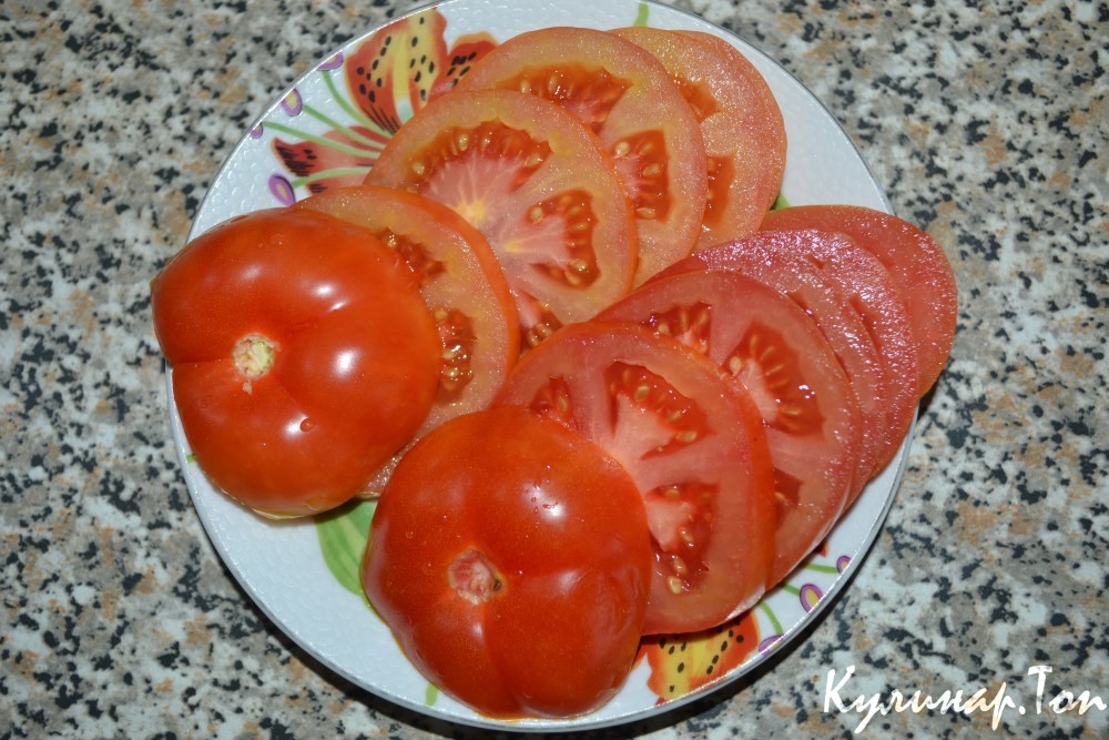 Пита с курицей и помидорами
