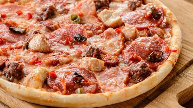 Пицца с обжаренным мясом в подливе Пицца с обжаренным мясом в подливе