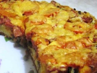 Пицца с ветчиной и ананасом