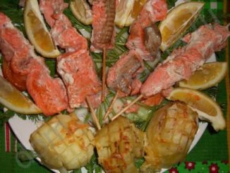 Рыба с огурцами на шампурах