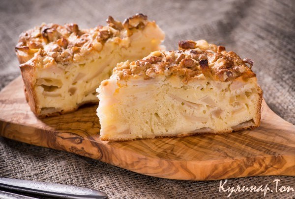 Шарлотка с орехами