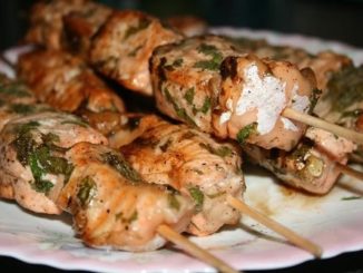 Шашлык из белуги в томатном соусе