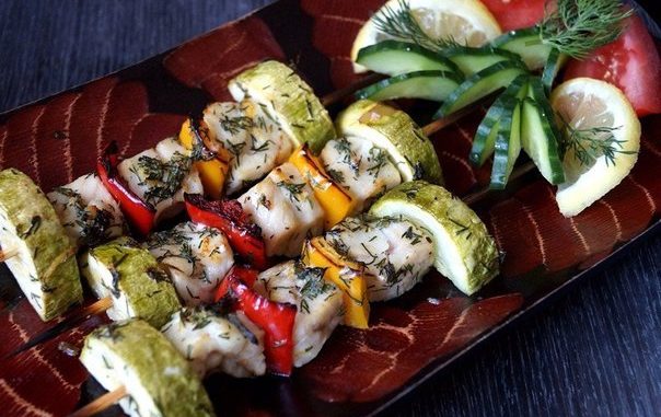Шашлык из речной рыбы с овощами Шашлык из речной рыбы с овощами