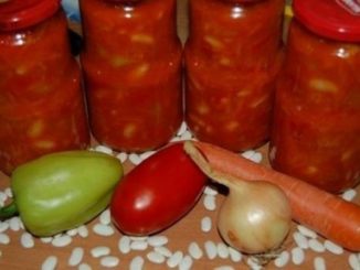 Салат из перца с морковью в томатном соке