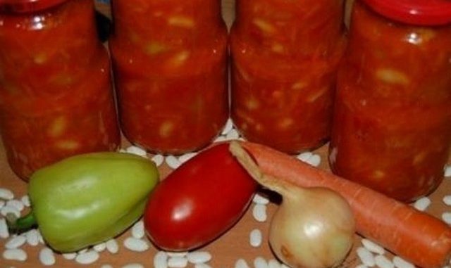Салат из перца с морковью в томатном соке Салат из перца с морковью в томатном соке