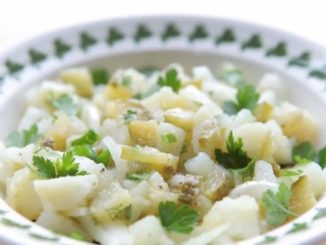 Салат рыбный с картофелем