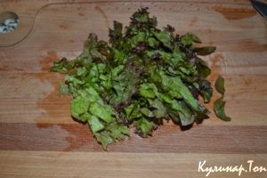 Салат с яйцом, тунцом и огурцом