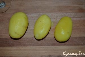 Салат с яйцом, тунцом и огурцом