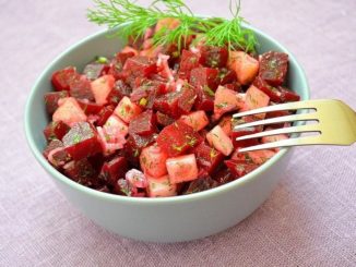Салат со свеклой и зеленым яблоком