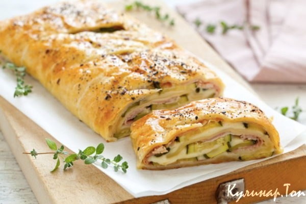 Слоеный пирог с кабачками, ветчиной и сыром