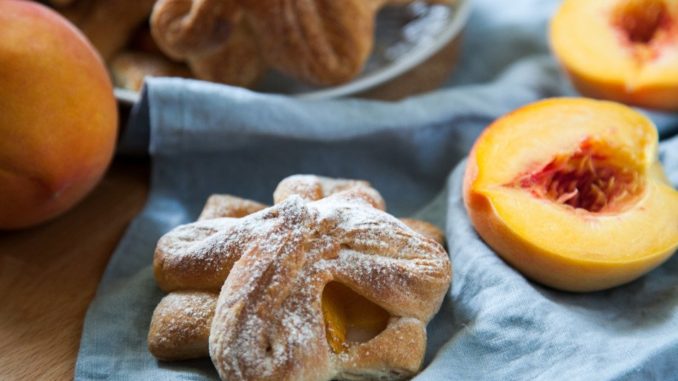 Слойки с персиками Слойки с персиками