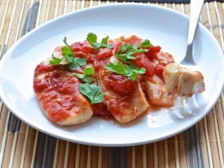 Жаренная рыба под соусом