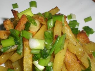 Жареный картофель с зеленым луком