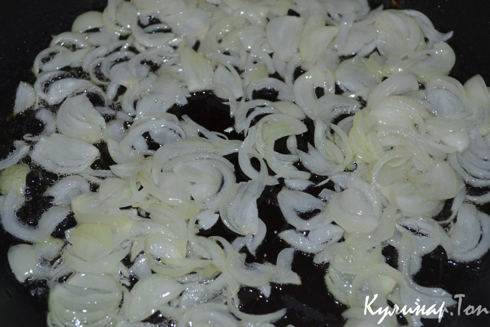 Пицца с грибами и кальмаром
