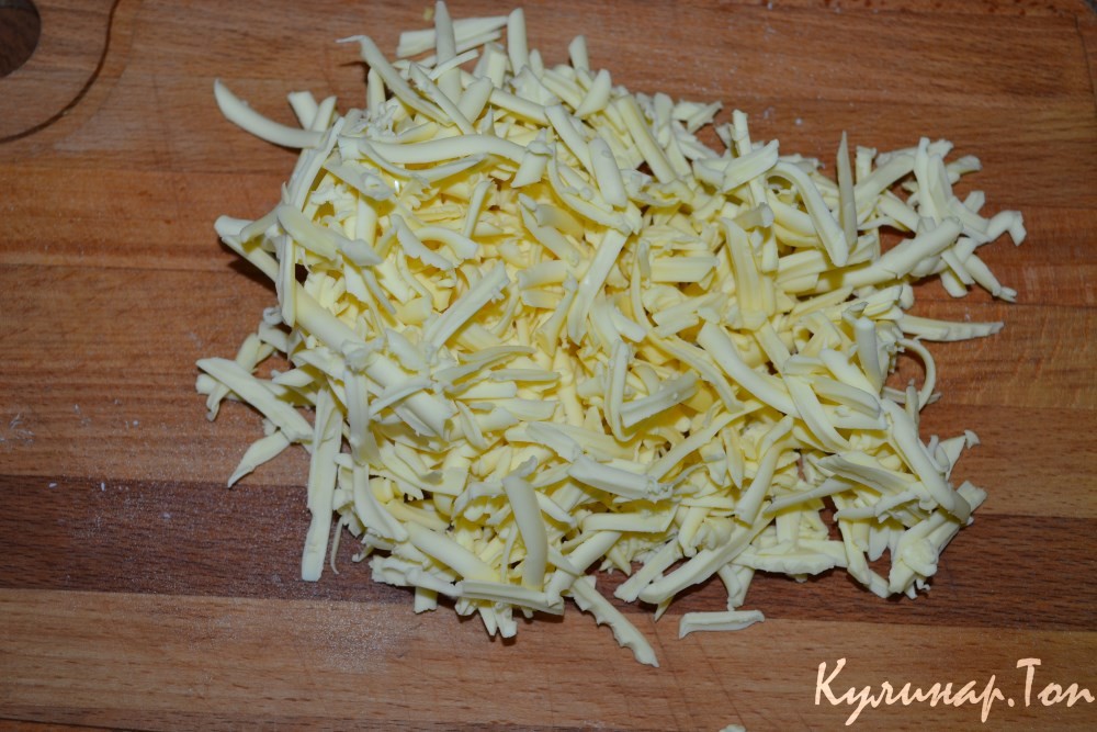Пицца с грибами и кальмаром