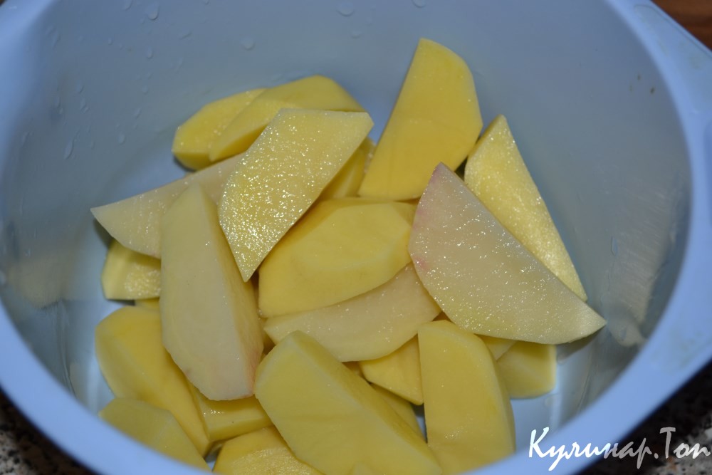 Картофель, запеченный с сосисками