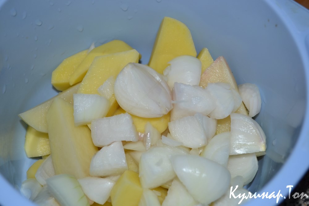 Картофель, запеченный с сосисками