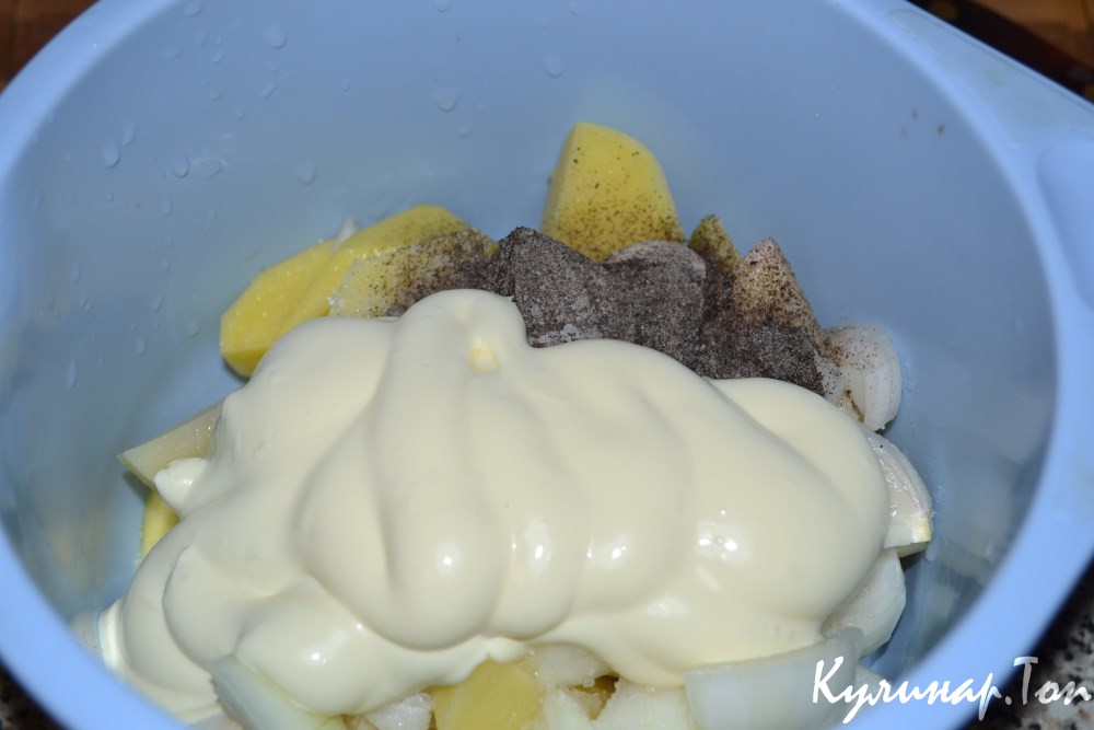 Картофель, запеченный с сосисками