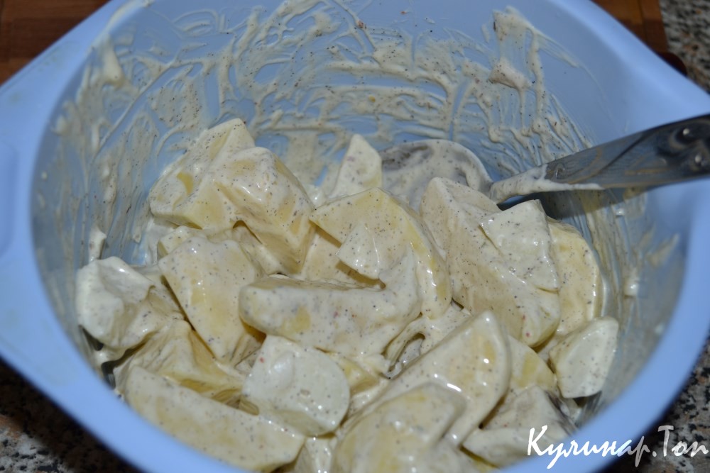 Картофель, запеченный с сосисками