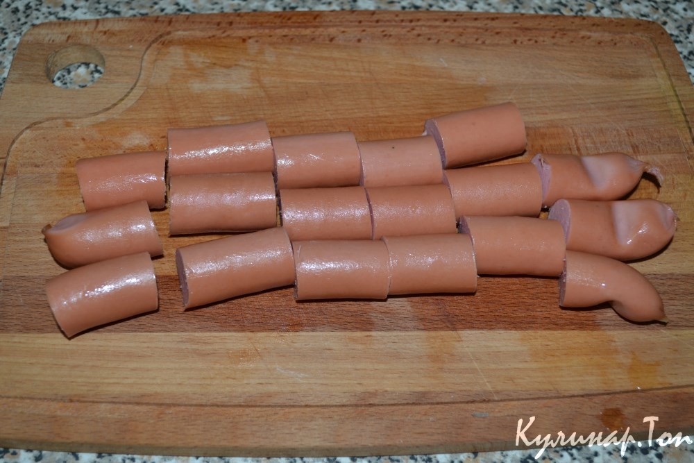 Картофель, запеченный с сосисками