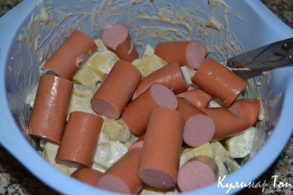 Картофель, запеченный с сосисками