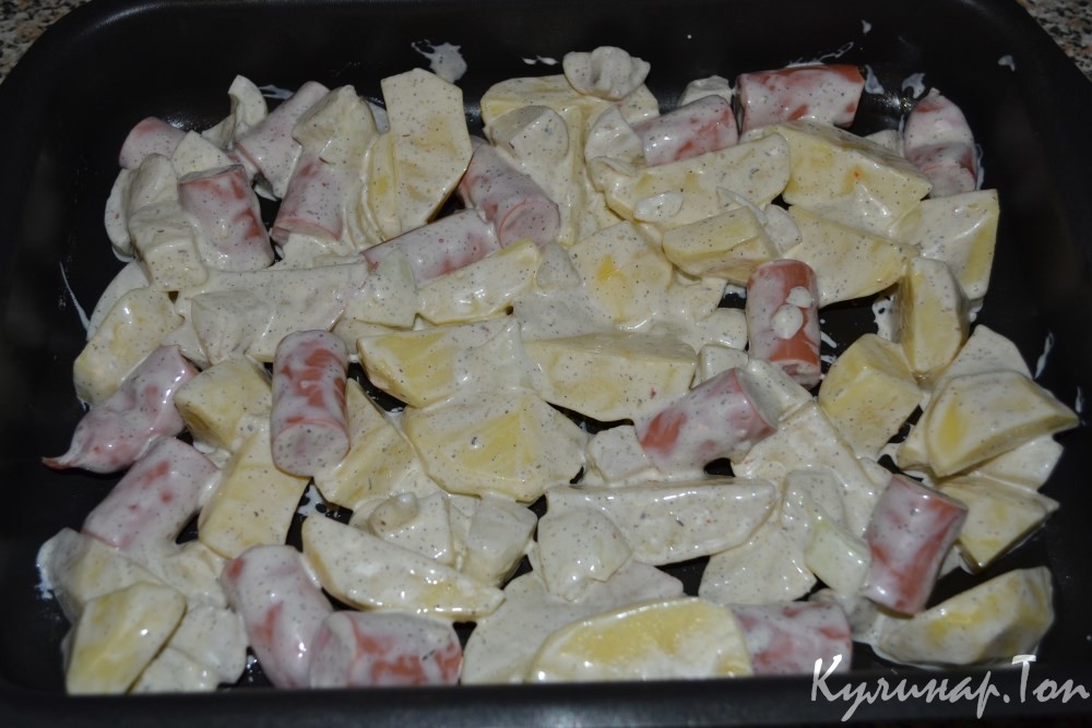 Картофель, запеченный с сосисками