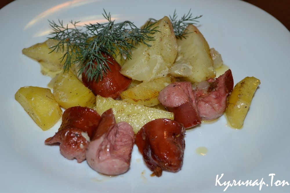 Картофель, запеченный с сосисками