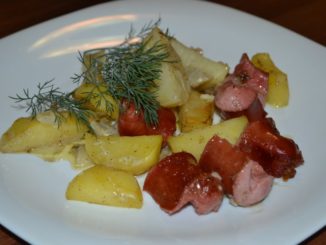 Картофель, запеченный с сосисками