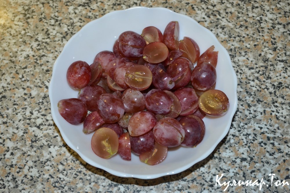 Курица под виноградом