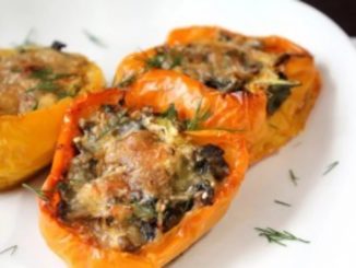 Перец с грибами и орехами