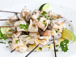 Шашлык из кальмаров с зеленью