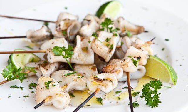 Шашлык из кальмаров с зеленью Шашлык из кальмаров с зеленью