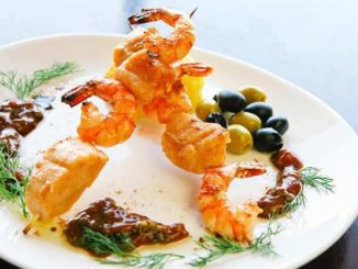 Шашлык из креветок и морских гребешков